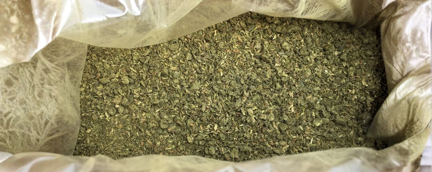 Alfalfa Meal, Organic Manure at Home