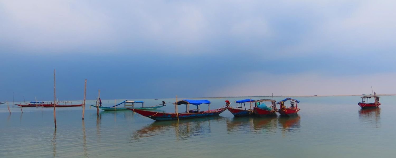 Chilika Lake photos,
chilika lake dolphins,
Chilika Lake Resort,
Chilika Lake is freshwater or saltwater,
Chilika Lake in which district, 
Chilika Lake is famous for,
Chilika Lake is situated in which river,
