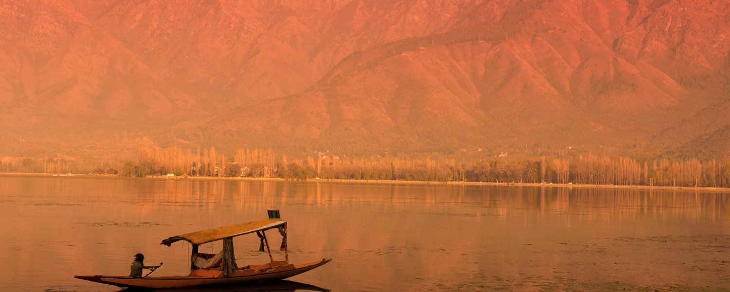 Shikara Ride in kashmir, Exploring Dal Lake on a Shikara Ride, Perfect Guide on Kashmir Shikara Houseboat