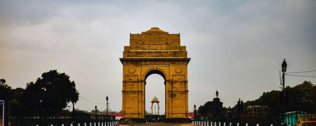 places to be vist in delhi, gate way of india, delhi wonders