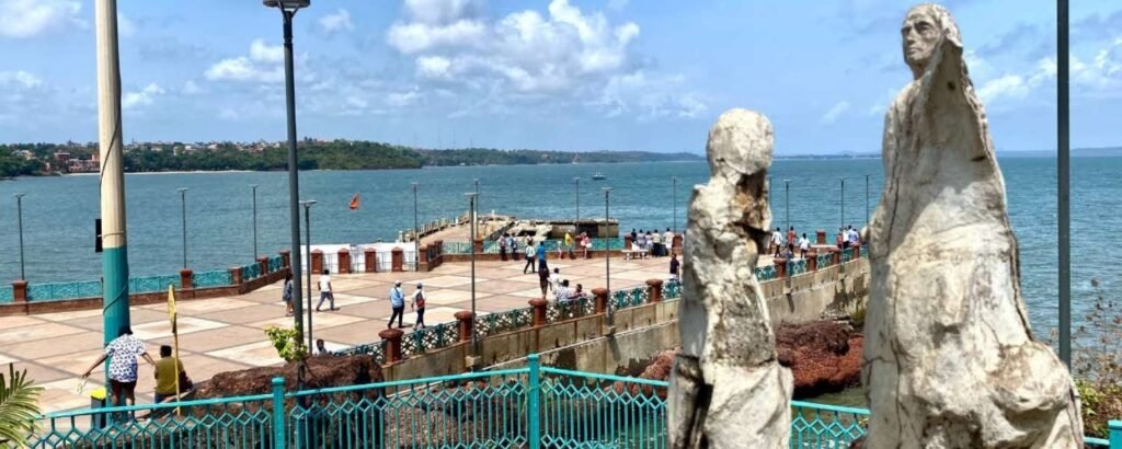 Dona Paula Beach