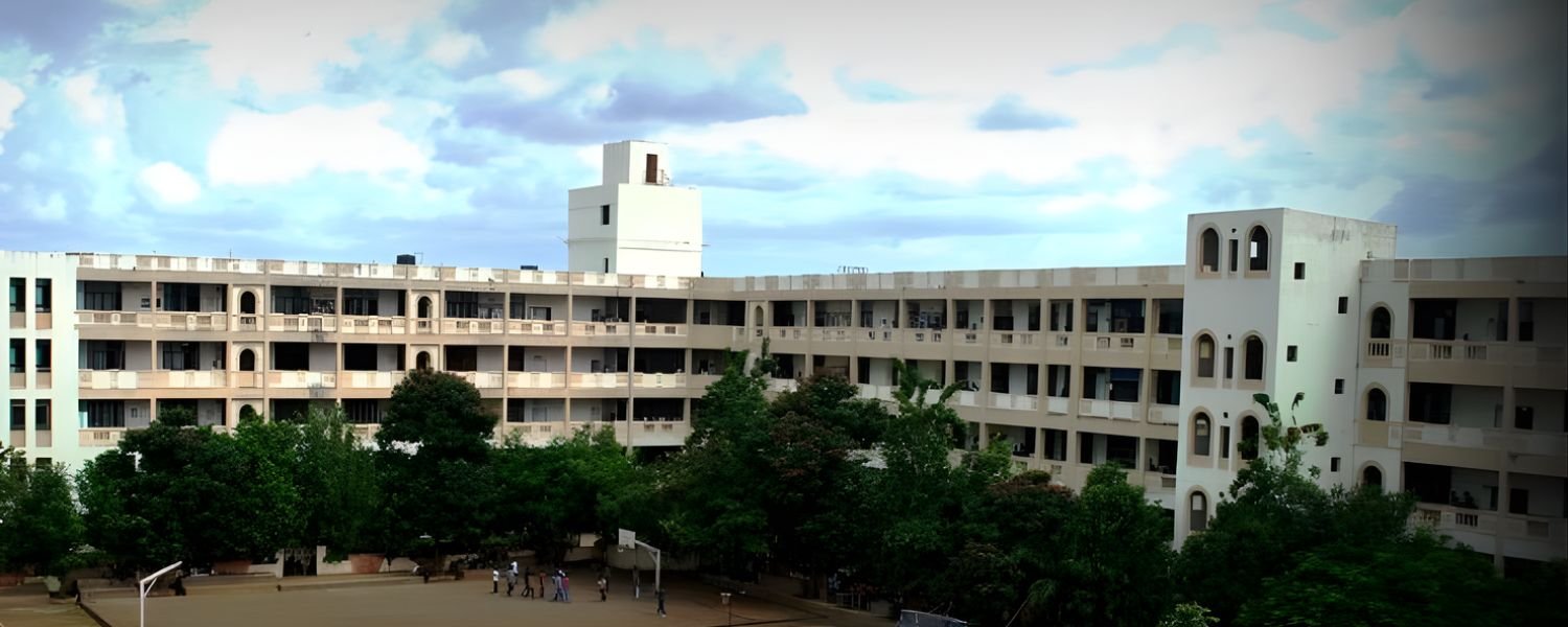 P.E.S. Modern College of Engineering, Commerce Colleges in Pune