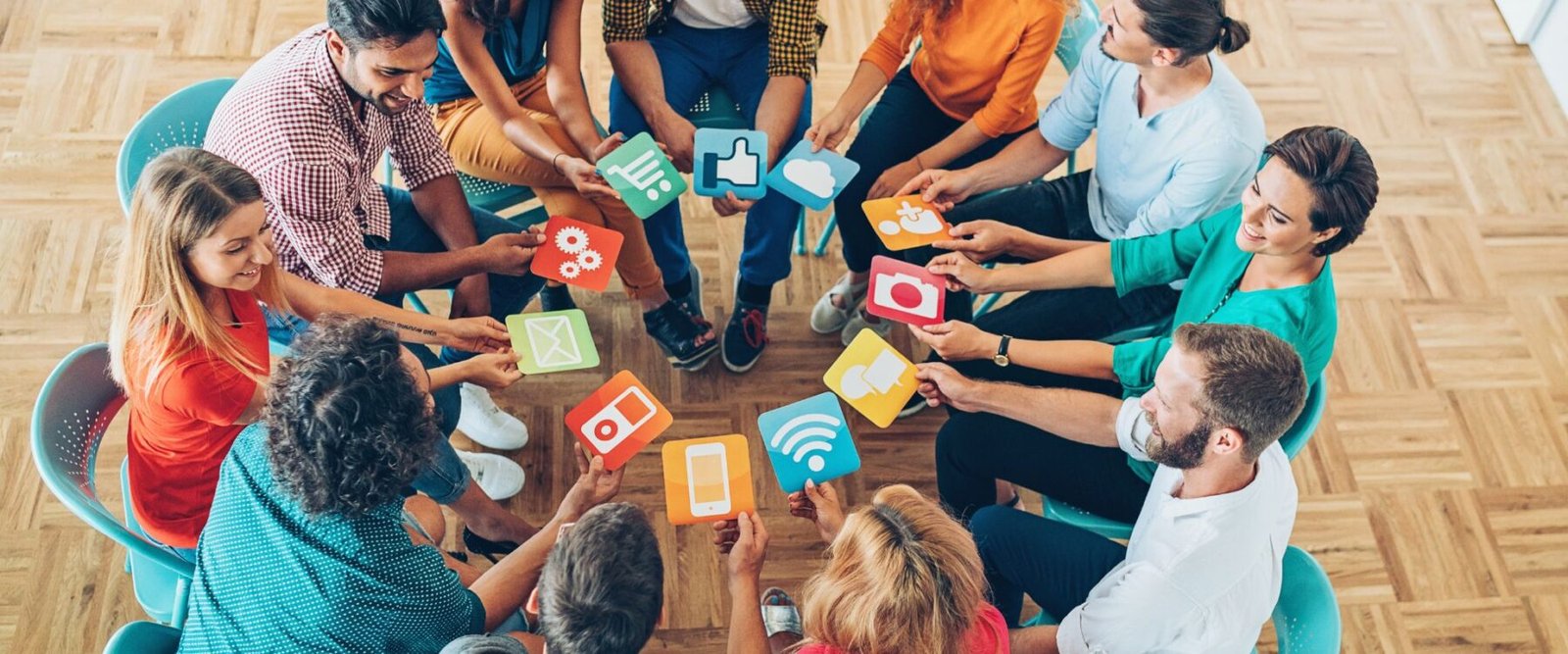 Social Media Essay: Pros and Cons of Social Media
