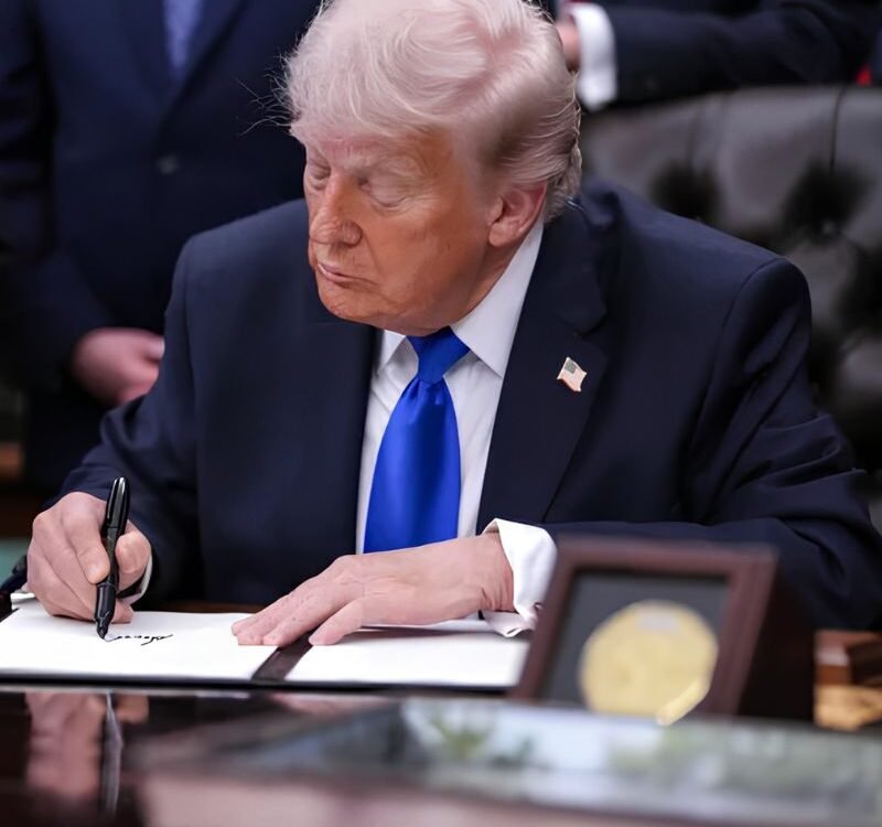 Trump Signs Executive Order Expanding Workers Access to Retirement Plans